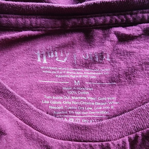 Harry Potter Platform 9 3/4 Distressed Maroon Shirt Men's Sized Medium (M) - Picture 2 of 4